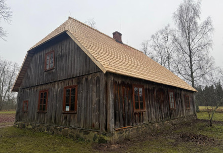 Veikti "Kalna Kaibēni" muzeja ratnīcas jumta nomaiņas un remonta darbi