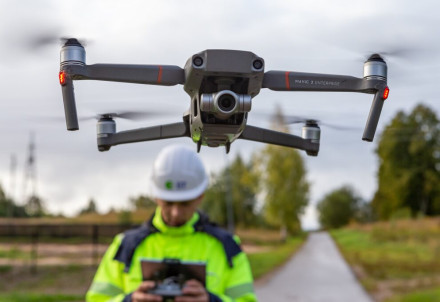 Inešu pagastā elektrolīniju apsekošanai izmantos dronus un helikopteru